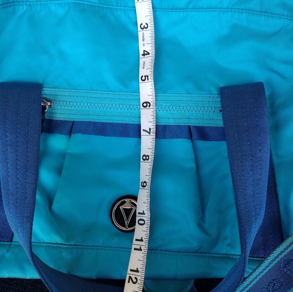 Discontinued Ivivva Lululemon Duffel/ Gym Bag Blue - Picture 10 of 11